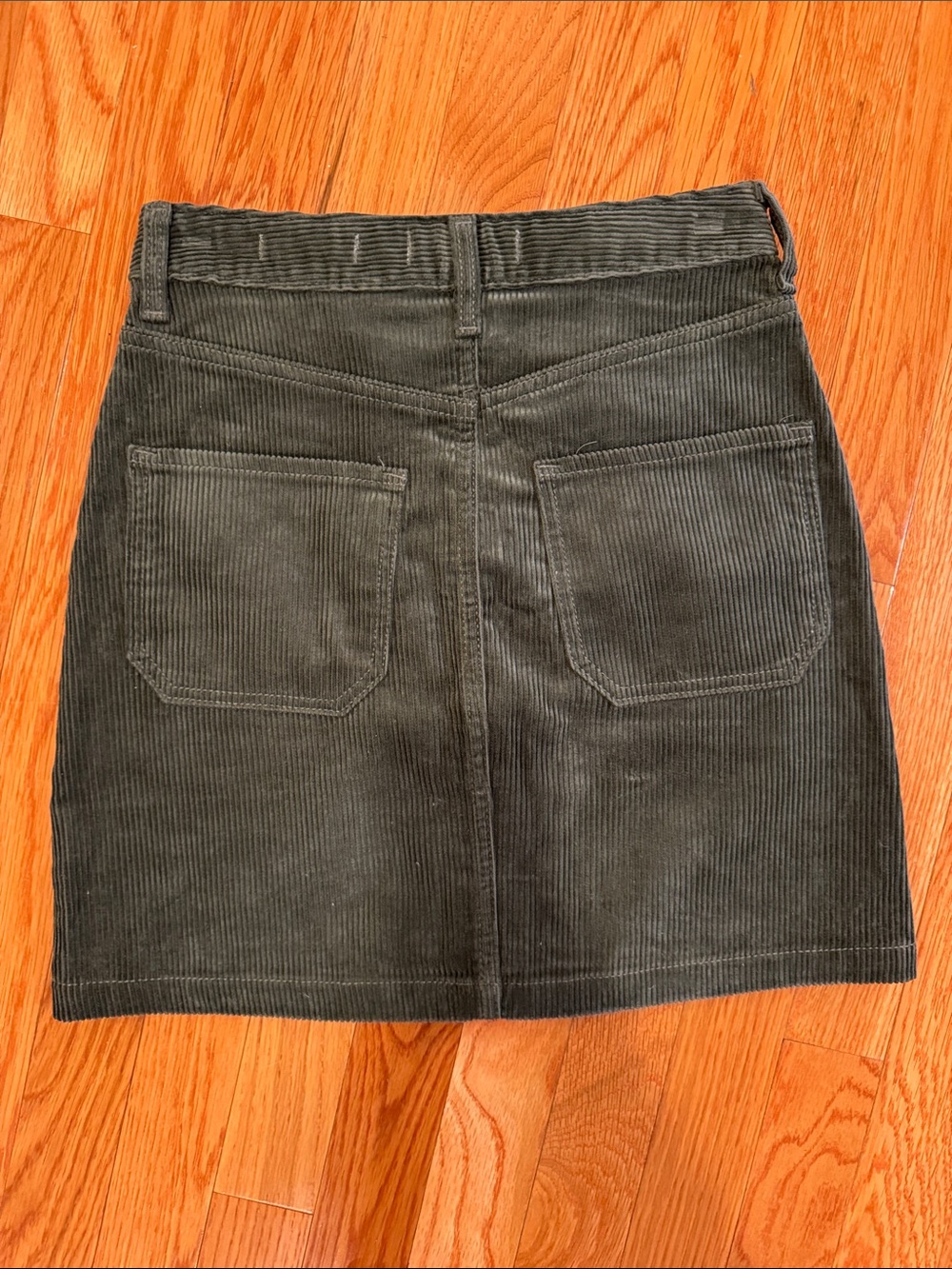 NWOT Hollister Olive Green High Waisted Corduroy Zip-Front Mini Skirt - Picture 3 of 3
